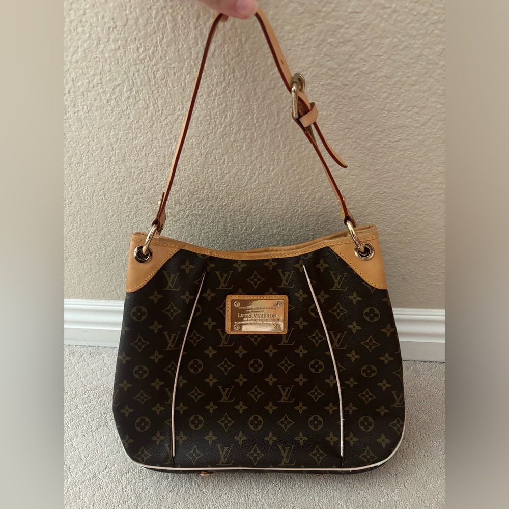 Louis Vuitton Galliera PM - Monogram Canvas